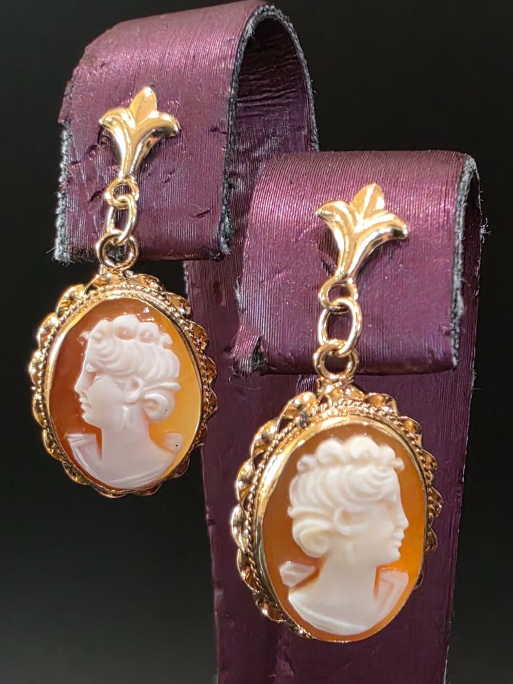 Vintage 14K Yellow Gold Carved Shell Cameo Drop Earrings 2.3g Left Right Facing
